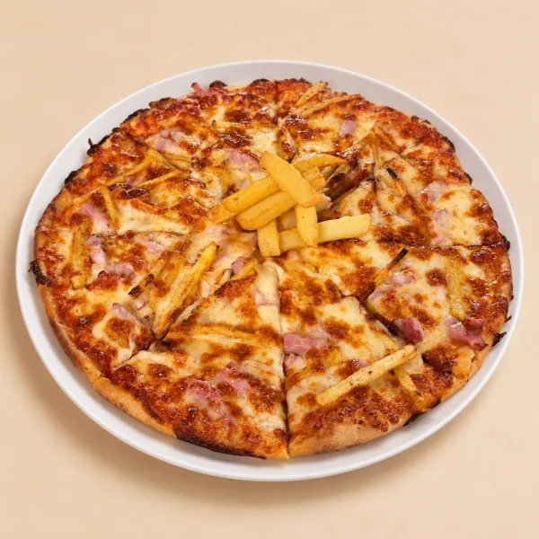 Pizza cu cartofi prăjiți și bacon